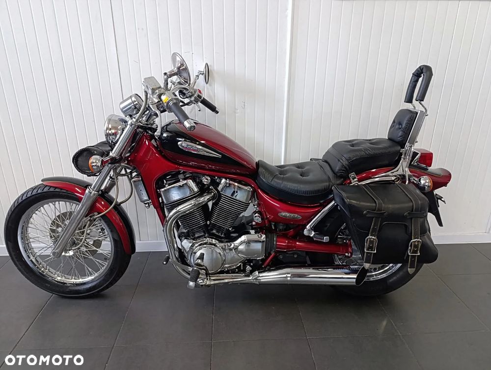 Suzuki Intruder - 7