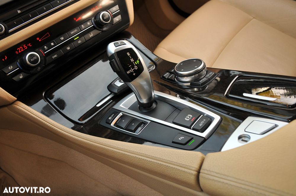 BMW Seria 5 525d xDrive - 13