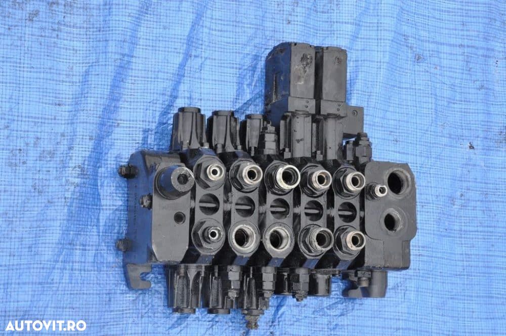 Distribuitor hidraulic miniexcavator komatsu pc15 - 1