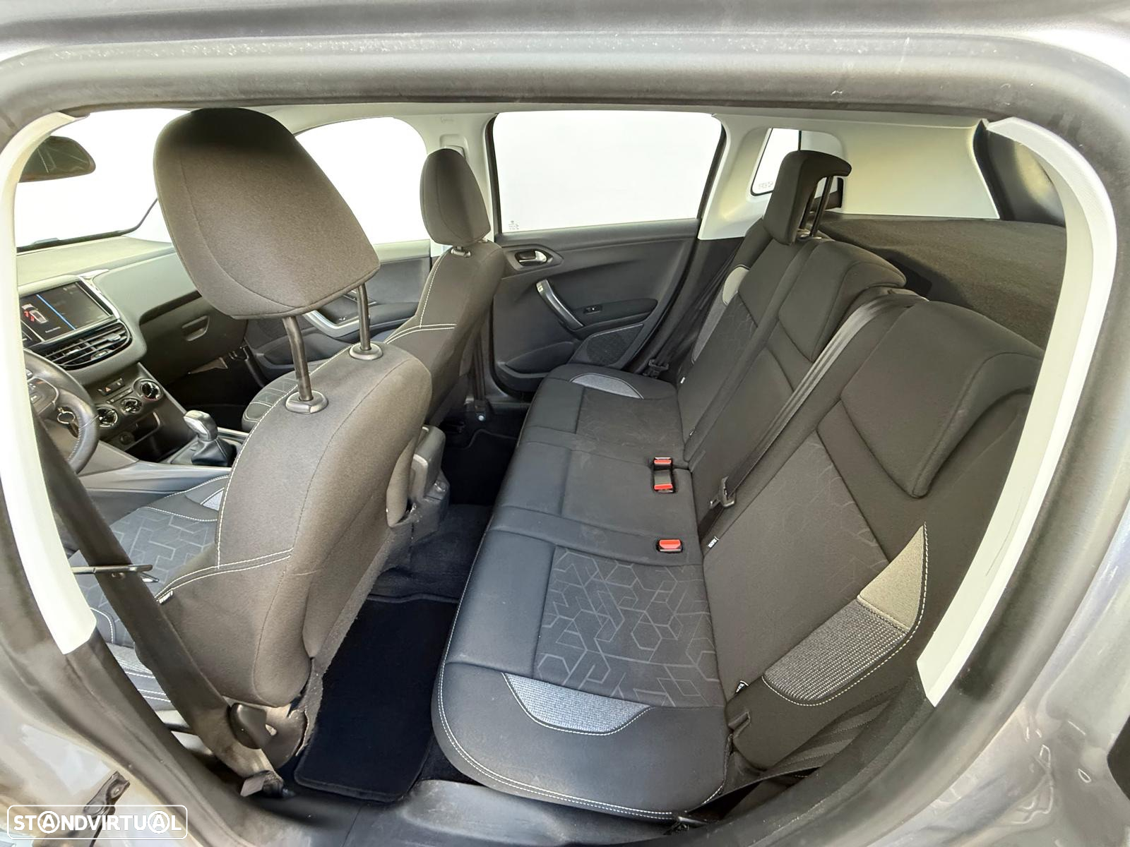 Peugeot 2008 1.2 PureTech Style - 6