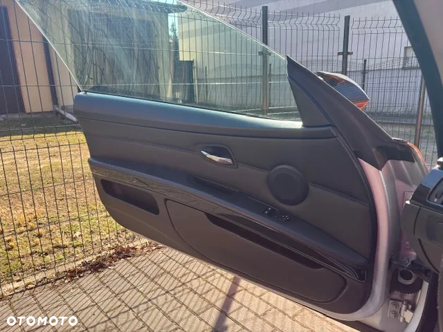 BMW Seria 3 325i Coupe - 27