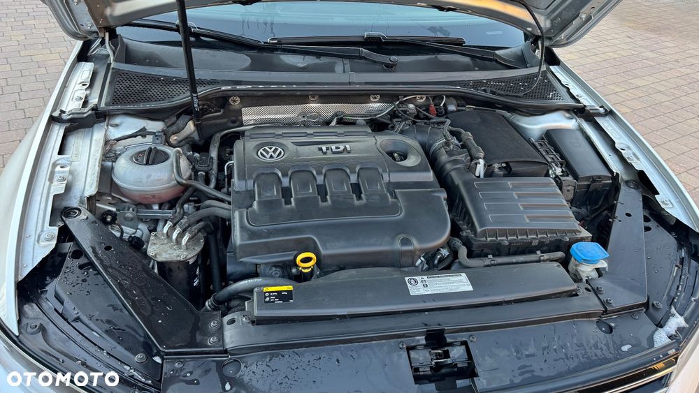 Volkswagen Passat 2.0 TDI SCR DSG Comfortline - 11