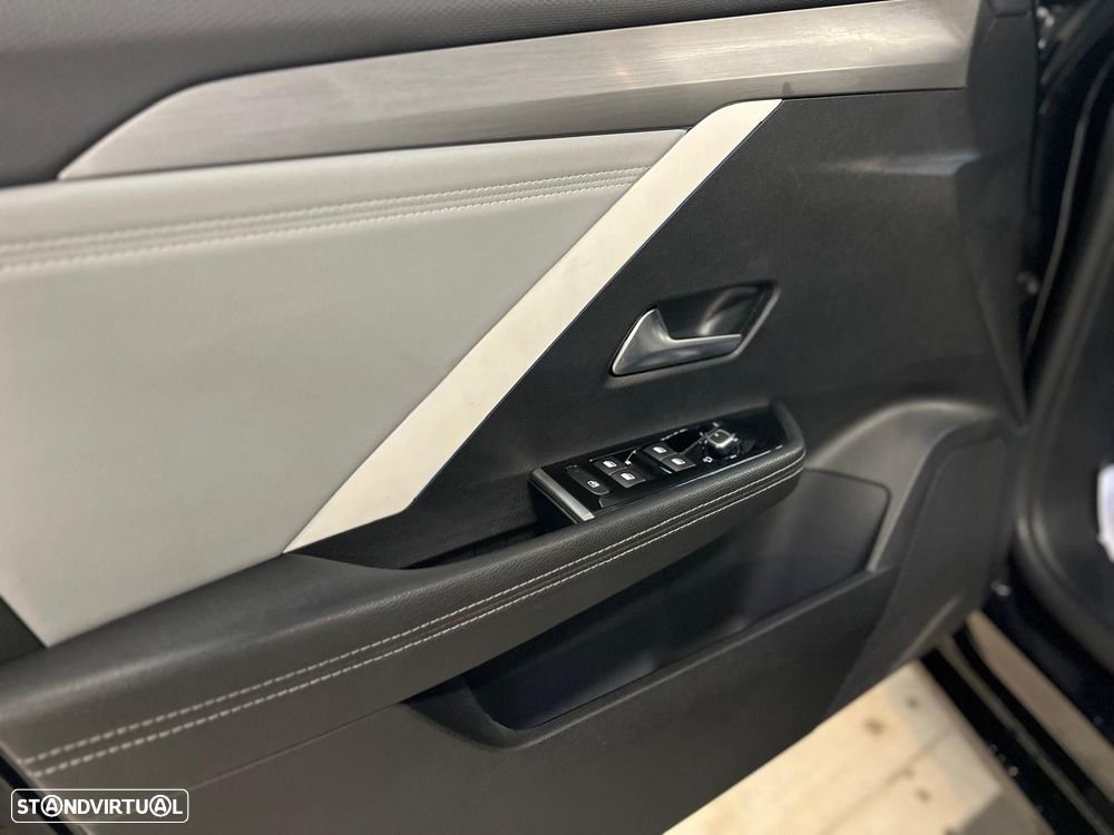Opel Astra 1.2 T Elegance - 11
