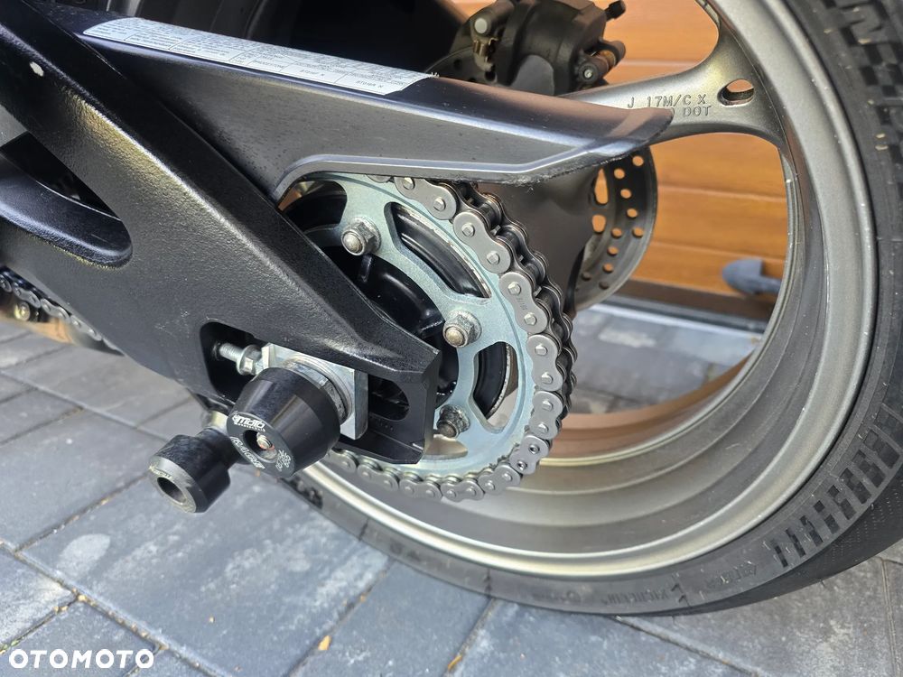 Suzuki GSX-R - 10