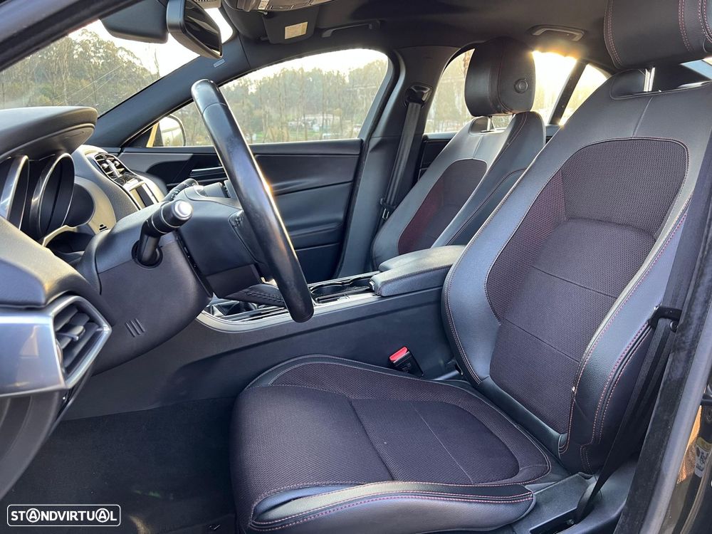 Jaguar XE 2.0 D R-Sport - 15