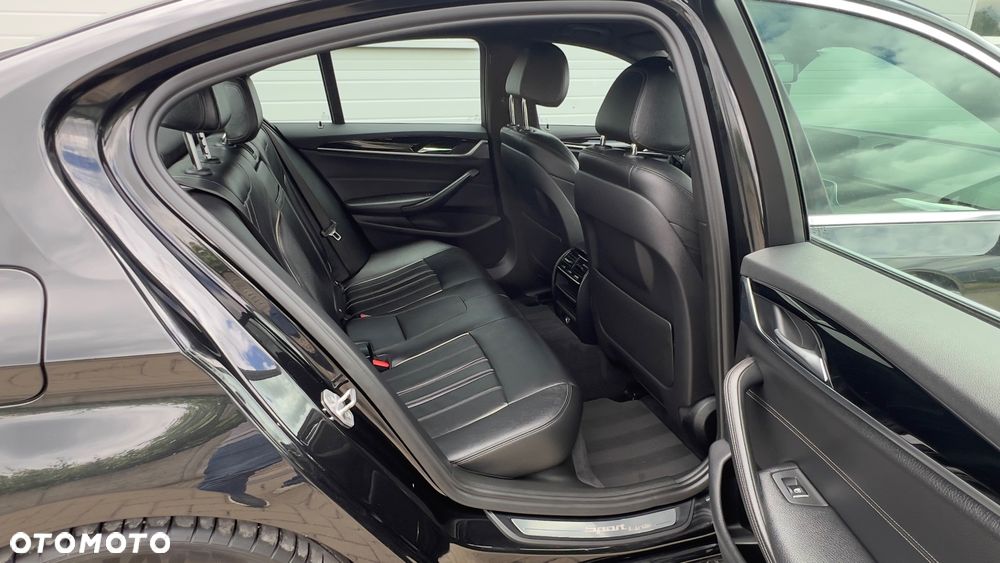 BMW Seria 5 520i Sport Line - 29