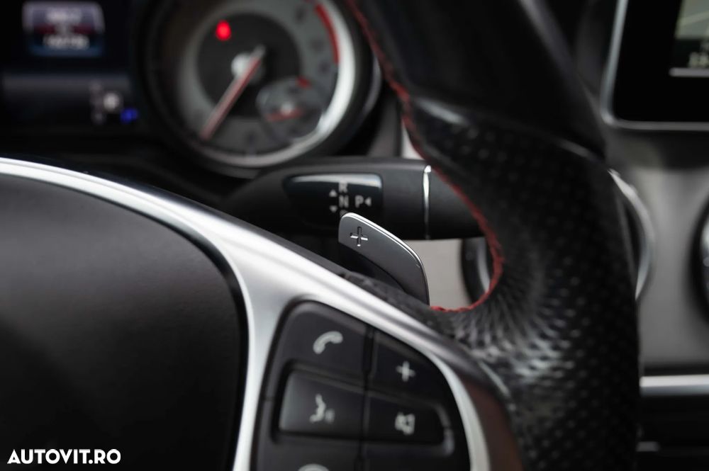 Mercedes-Benz GLA 220 CDI 4MATIC 7G-DCT AMG Line - 22