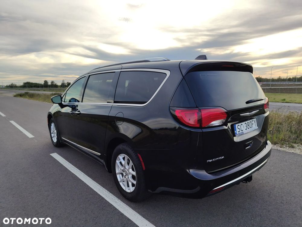 Chrysler Pacifica - 8