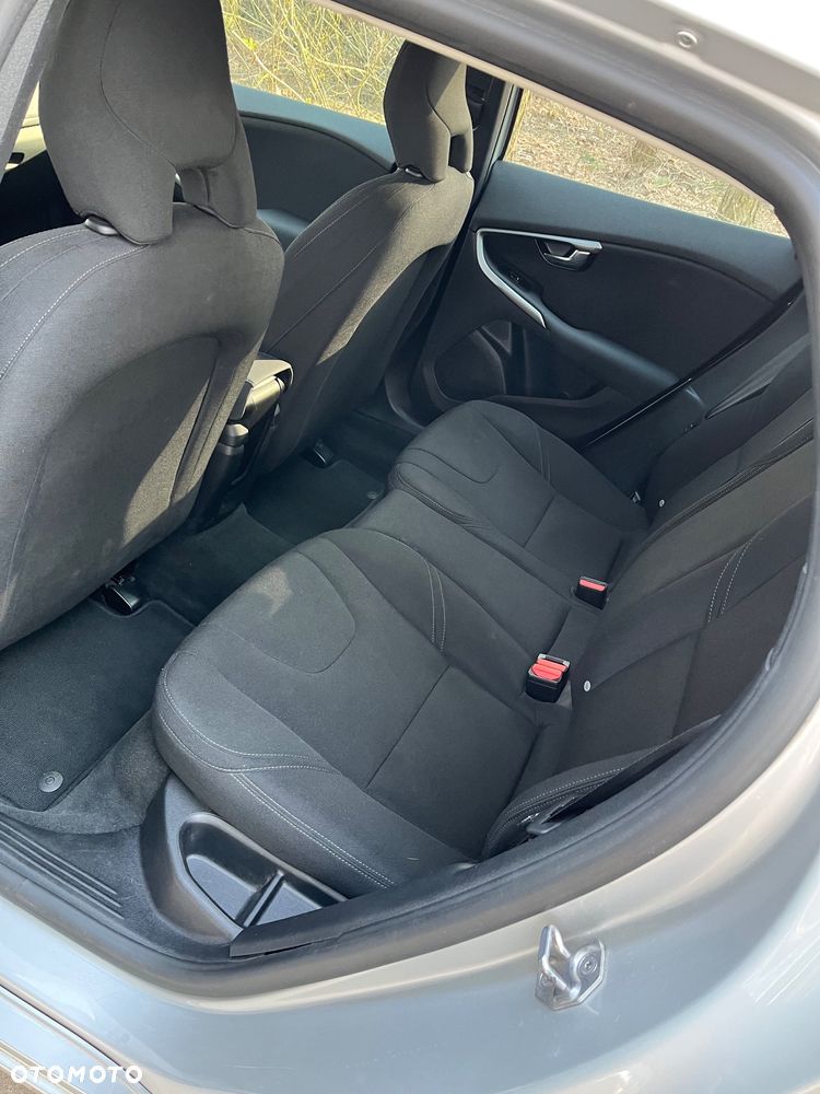 Volvo V40 D2 Kinetic - 17