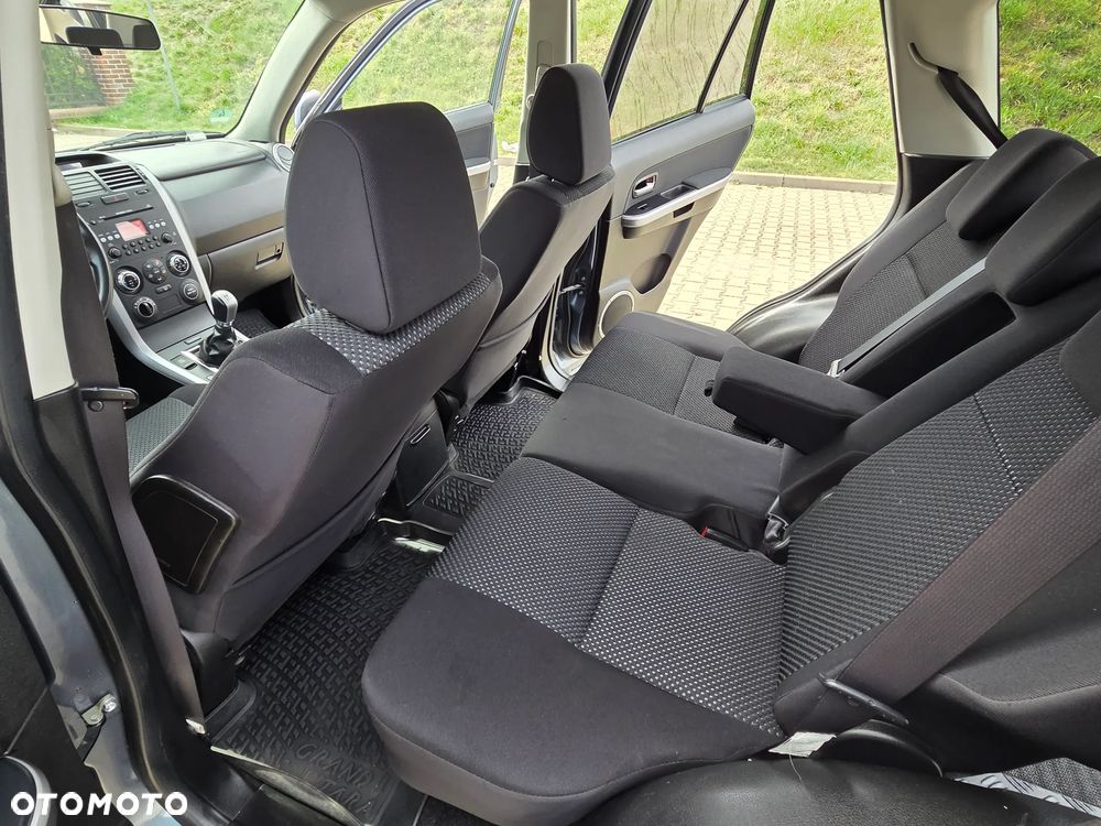 Suzuki Grand Vitara 1.9 DDiS Comfort DPF Family - 27