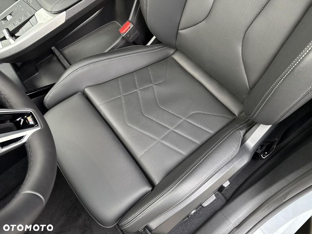 BMW iX2 xDrive30 66.5kWh M Sport - 11