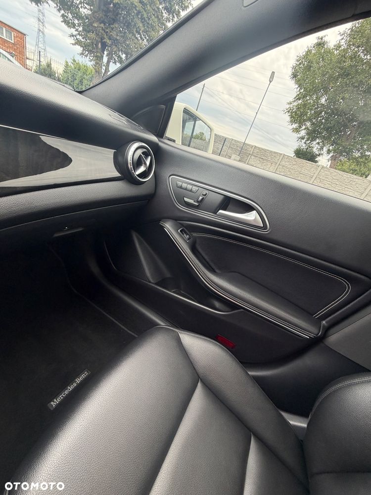 Mercedes-Benz CLA 250 4-Matic AMG Line - 13