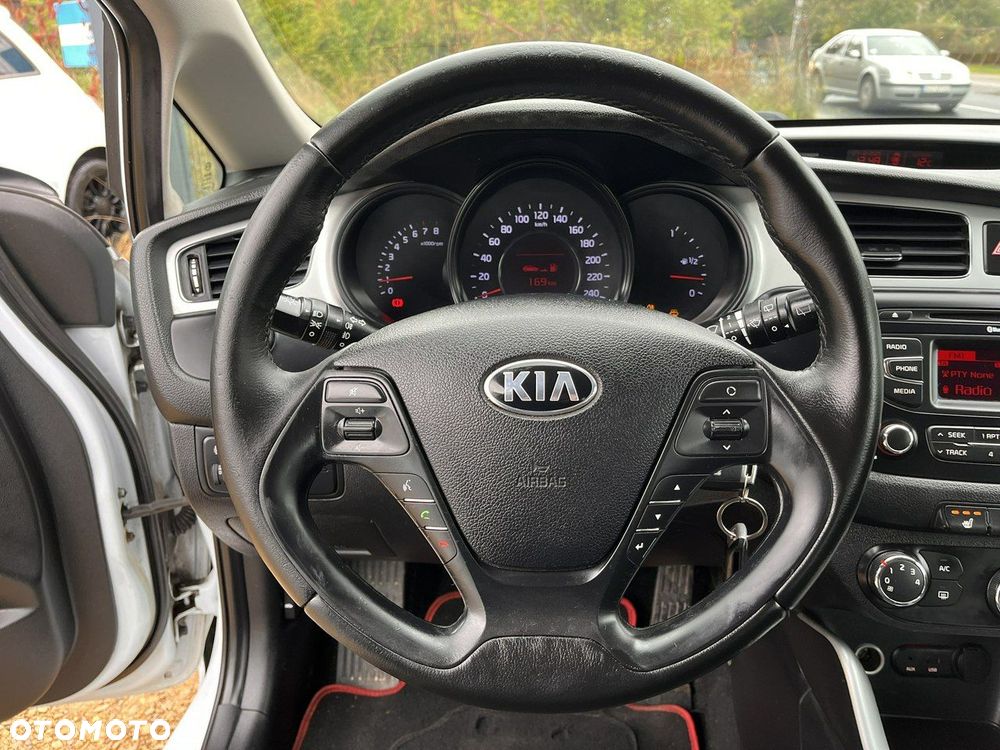 Kia Ceed 1.6 GDI Dream Team Edition - 19