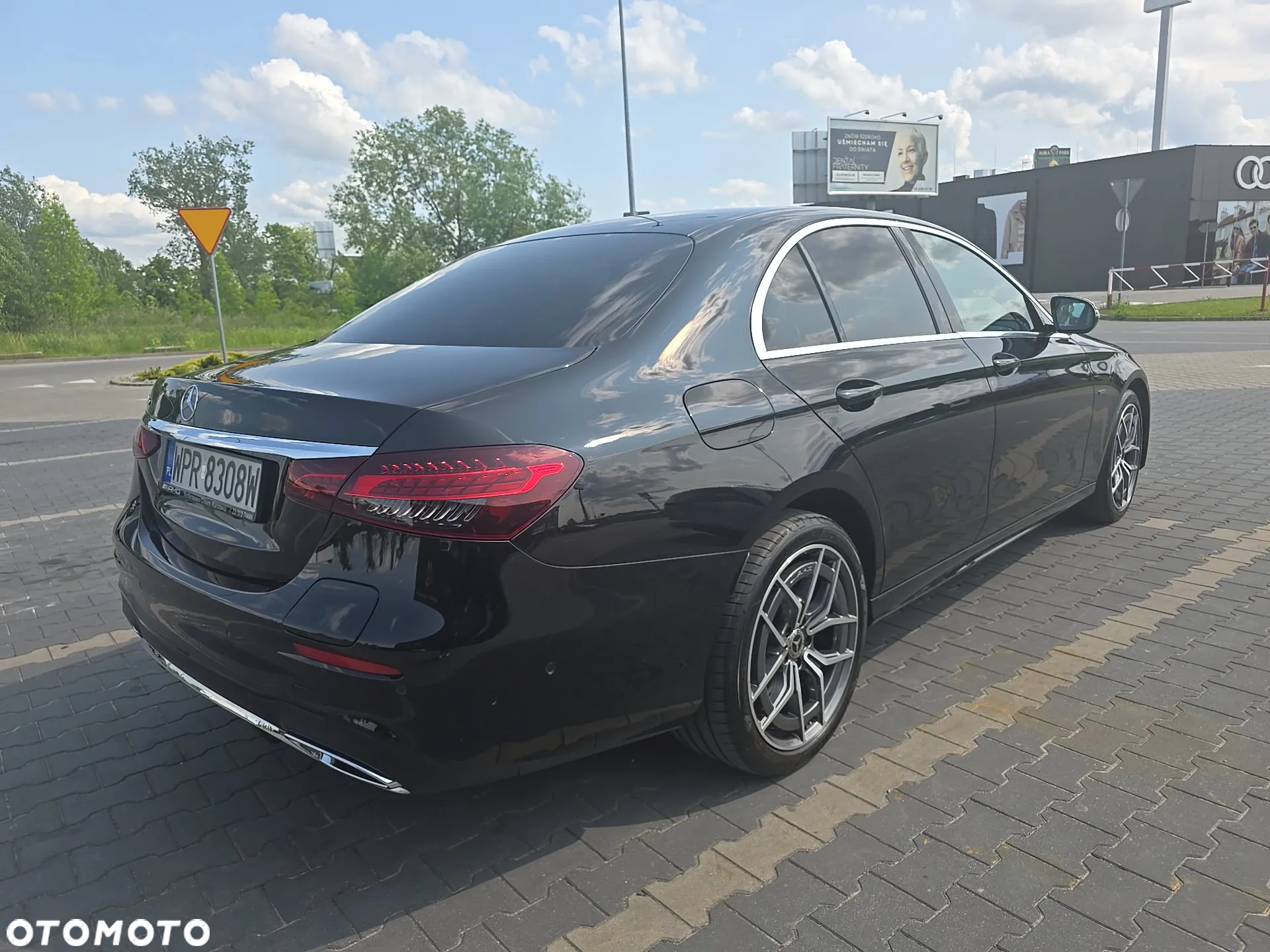 Mercedes-Benz Klasa E 300 de AMG - 5
