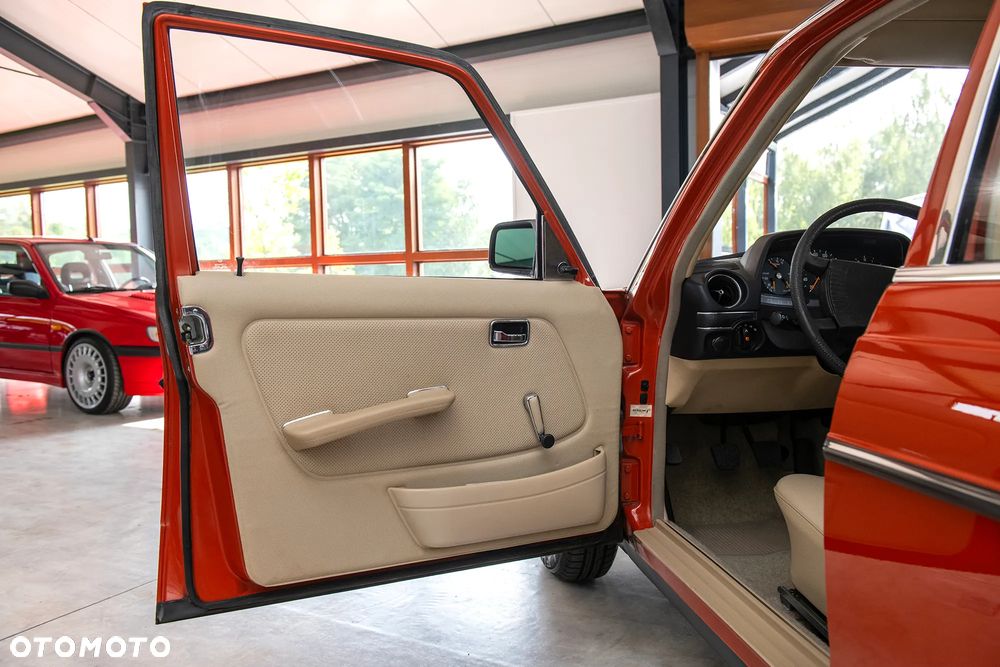 Mercedes-Benz W123 - 19