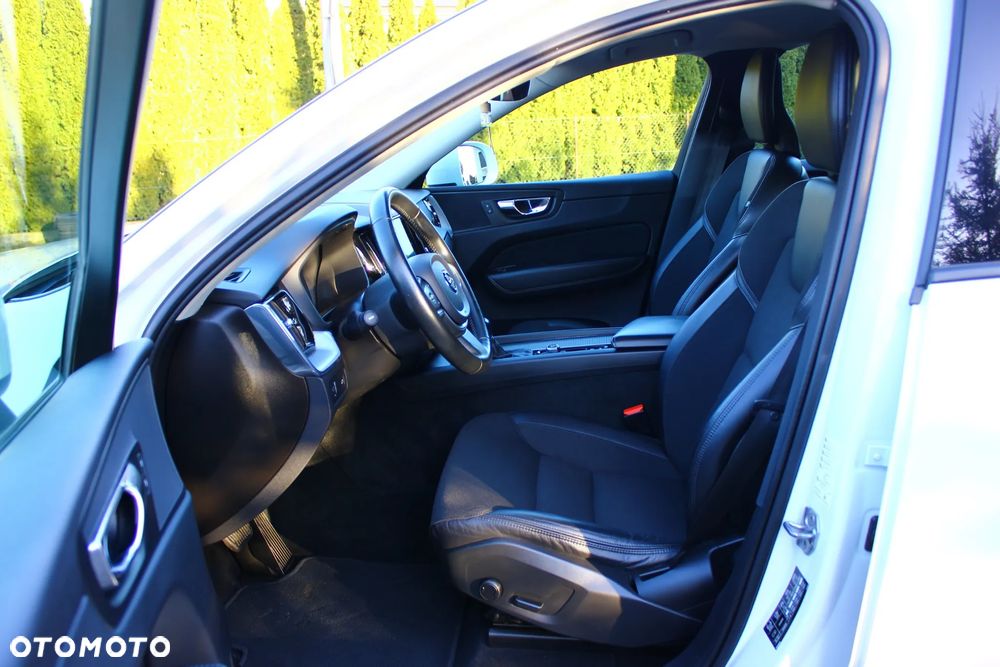 Volvo XC 60 D4 Momentum Pro - 24