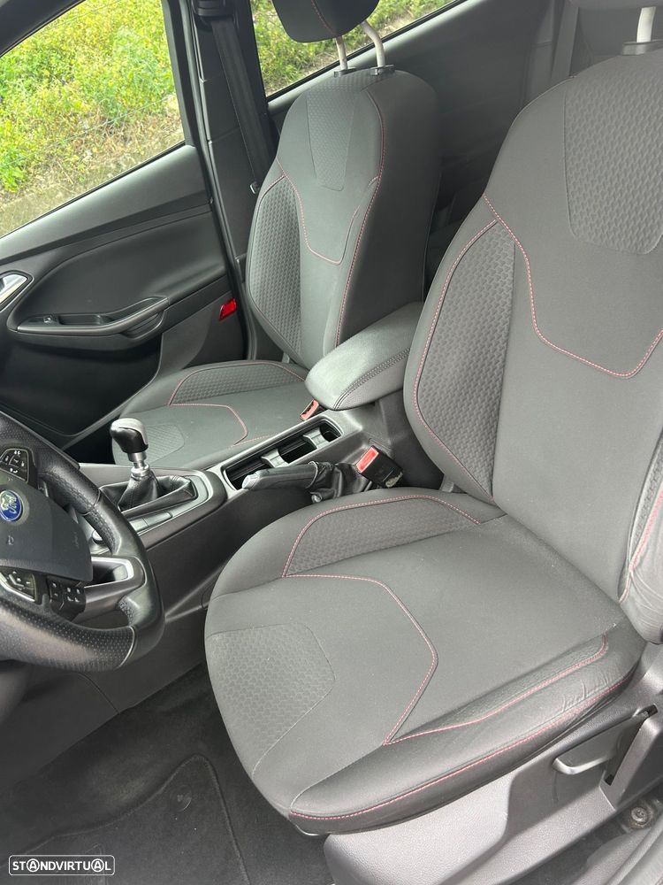 Ford Focus 1.0 EcoBoost MHEV ST-Line - 17