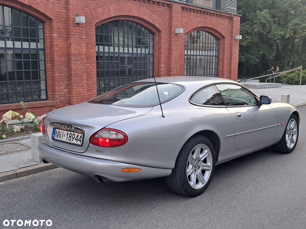 Jaguar XK Coupe - 7