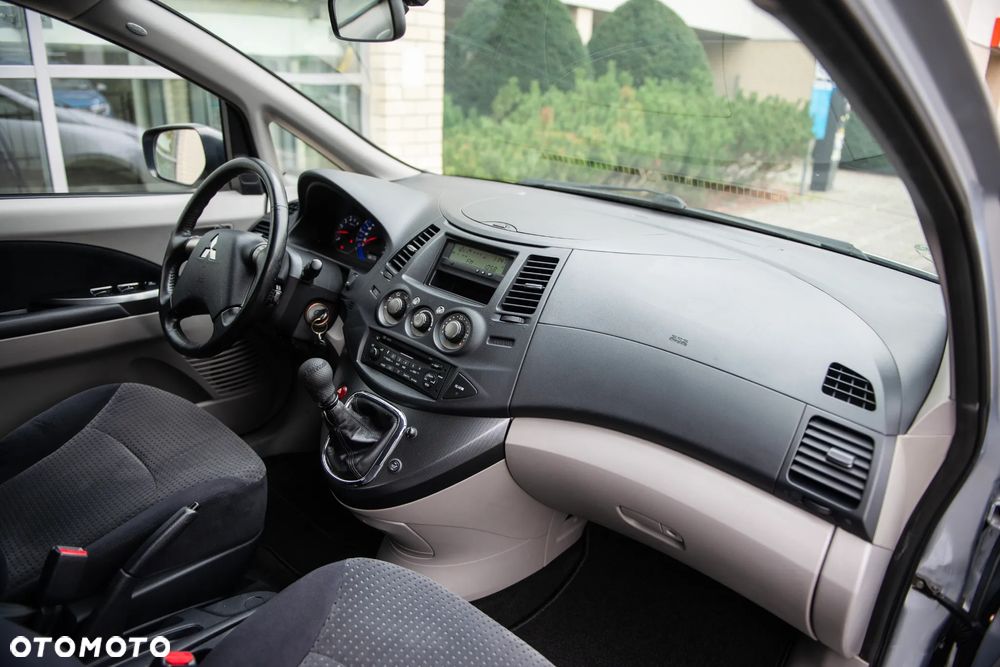 Mitsubishi Grandis 2.0 DI-D 6-Sitzer Intense - 27