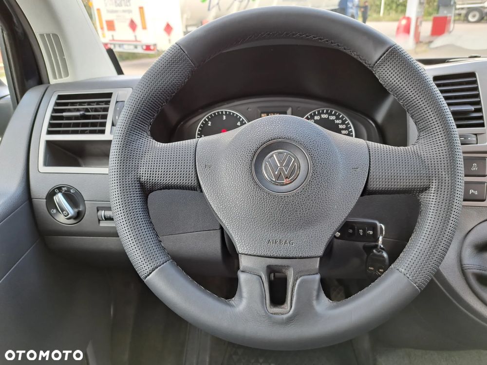 Volkswagen Multivan - 26