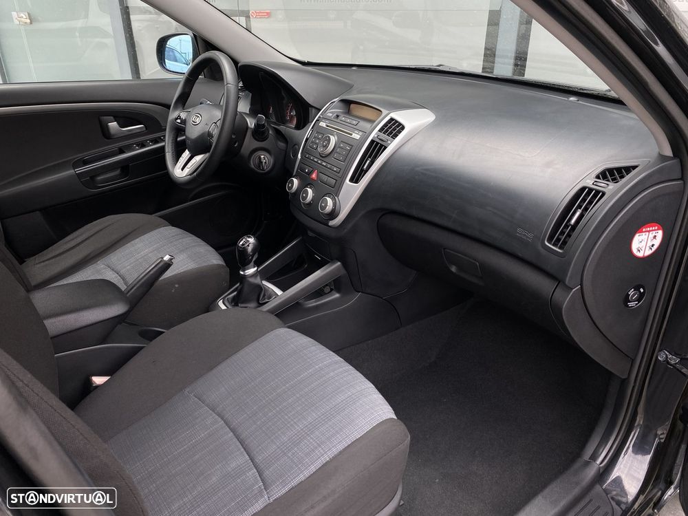 Kia Ceed SW 1.6 CRDi LX ISG - 11