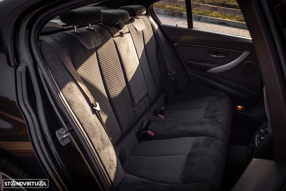 BMW 330 e iPerformance Pack M - 23