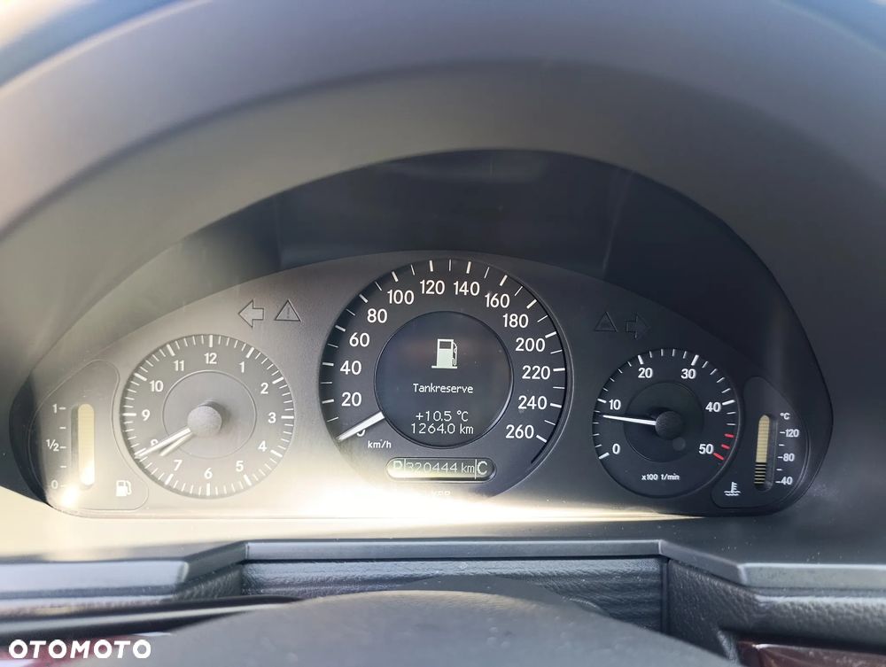 Mercedes-Benz Klasa E 220 CDI Automatik Classic DPF BusinessEDITION - 23