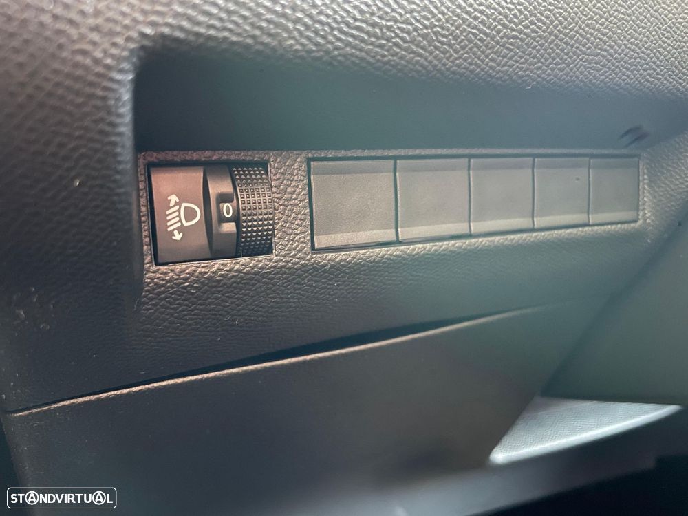 Peugeot 2008 1.2 PureTech Allure Pack - 17