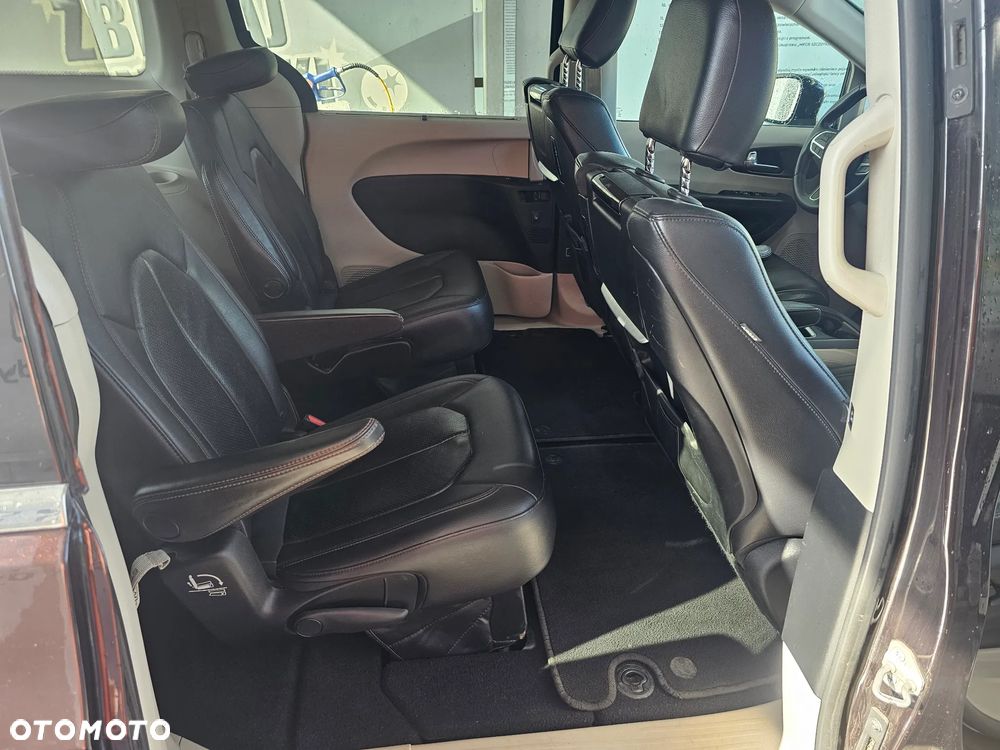 Chrysler Pacifica - 10