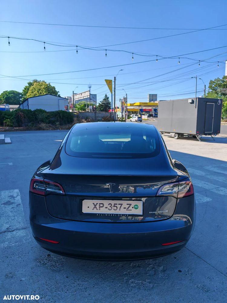 Tesla Model 3 - 5
