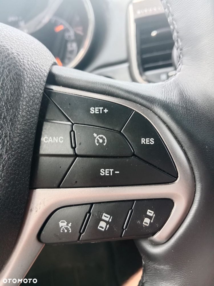 Jeep Grand Cherokee - 14