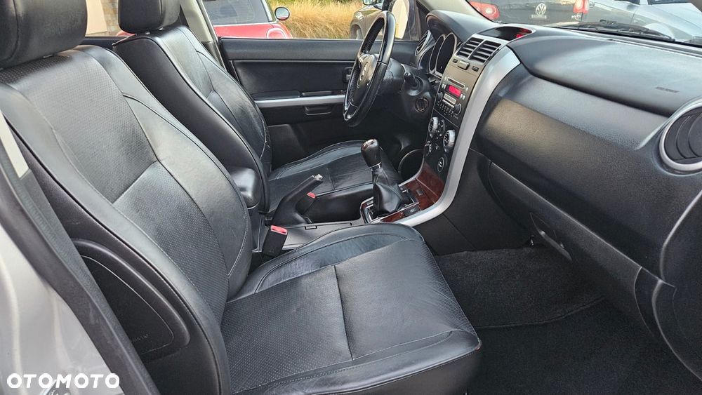 Suzuki Grand Vitara 2.0 De luxe - 15