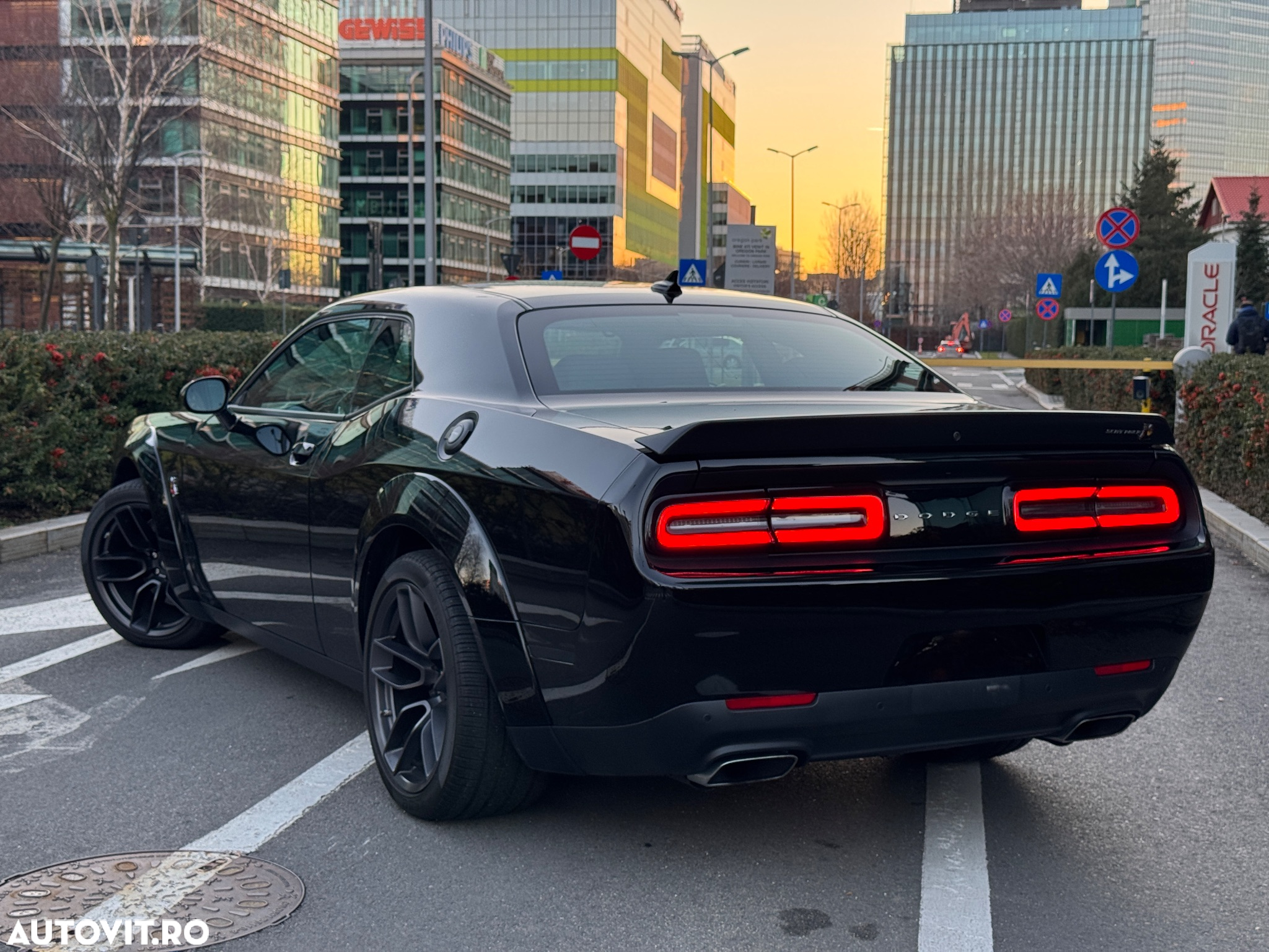 Dodge Challenger - 8