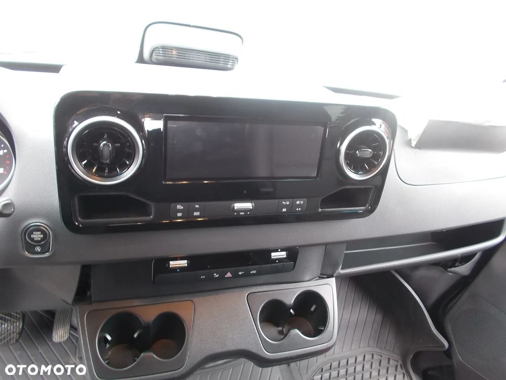 Mercedes-Benz Sprinter - 9