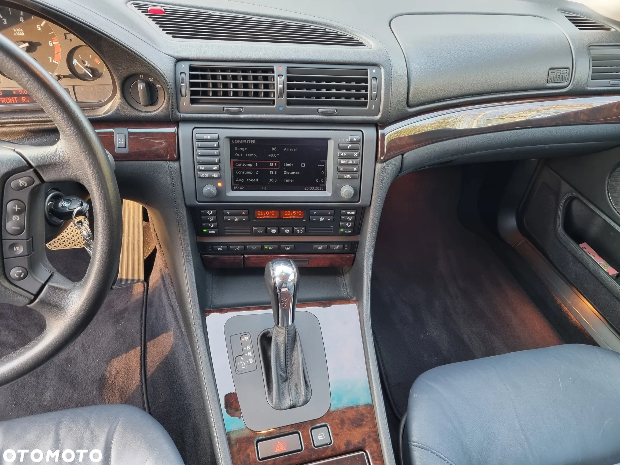 BMW Seria 7 750i - 26