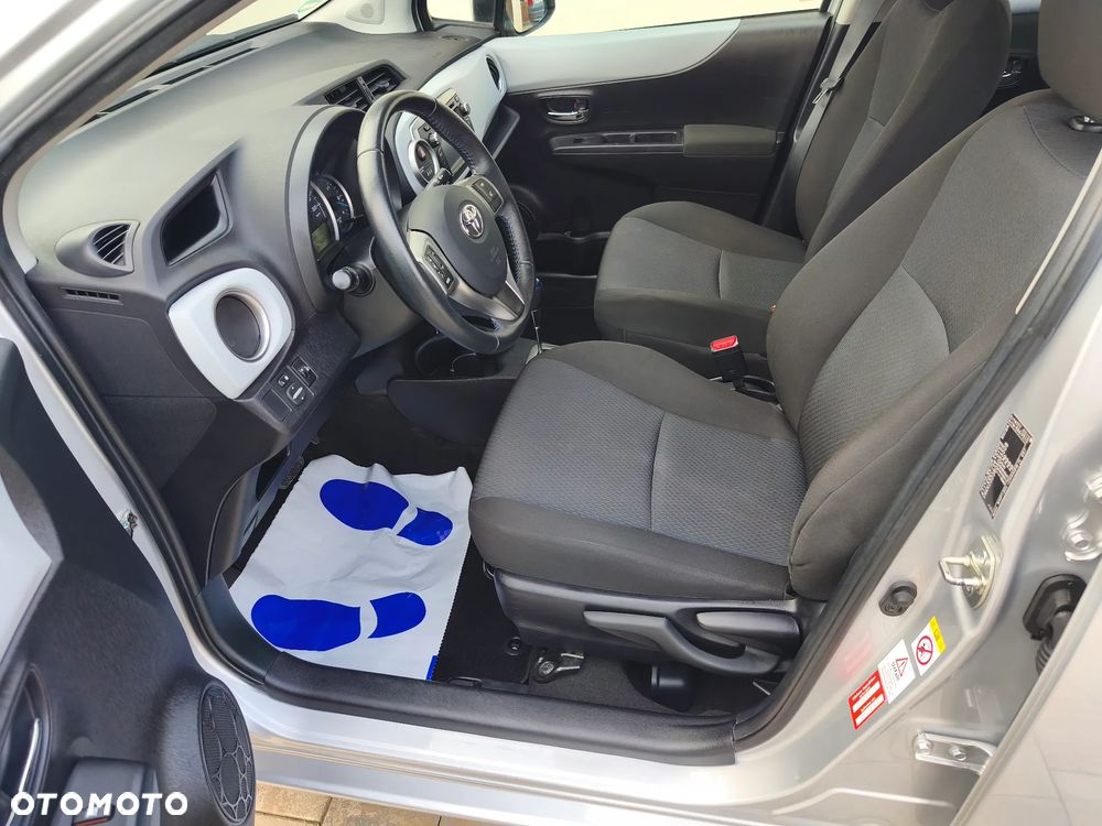 Toyota Yaris Hybrid 100 Sol - 14