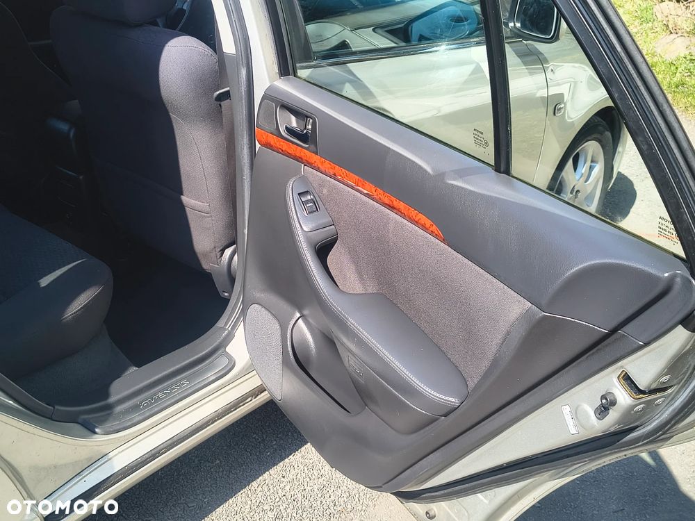 Toyota Avensis 2.0 VVT-i Edition - 19