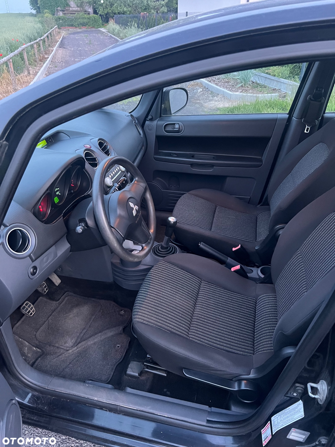 Mitsubishi Colt 1.1 - 5