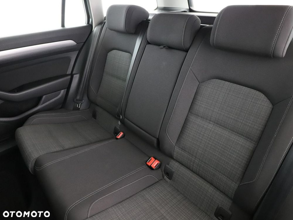 Volkswagen Passat Variant 2.0 TDI SCR DSG 4Motion Business - 18