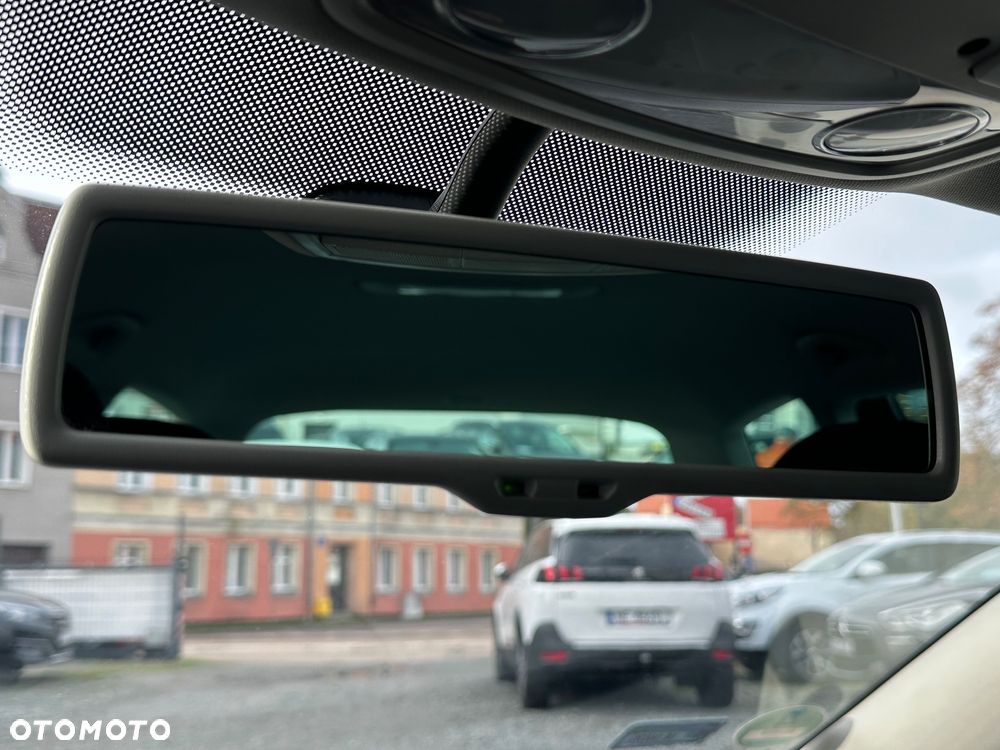 Volkswagen Passat Variant 2.0 TDI DSG BlueMotion Technology Business Edition - 36