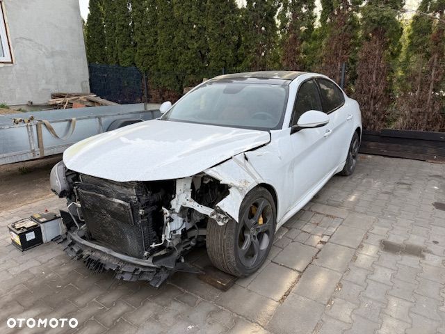 Alfa Romeo Giulia 2.0 Turbo 16V AT8 Veloce - 4