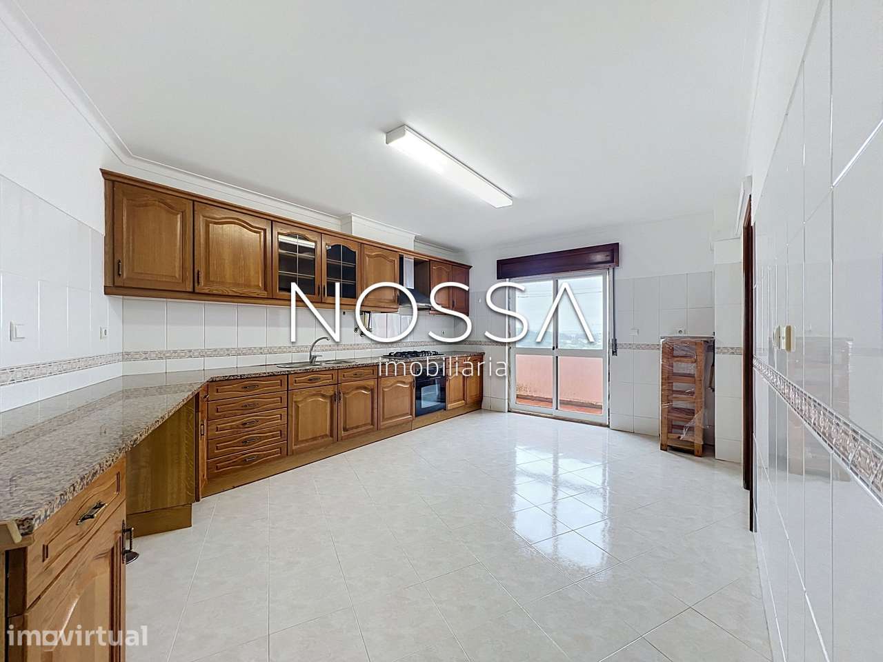 Apartamento T2 com Garagem Box em Fitares com 130m2 - Grande imagem: 4/40