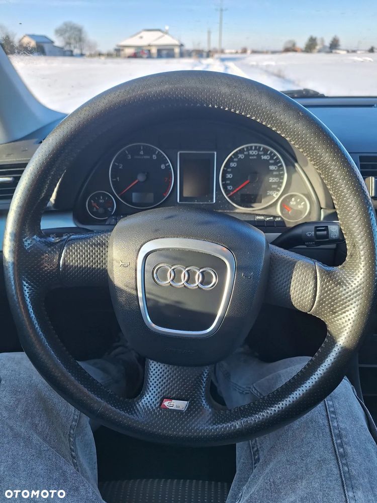 Audi A4 Limousine - 13