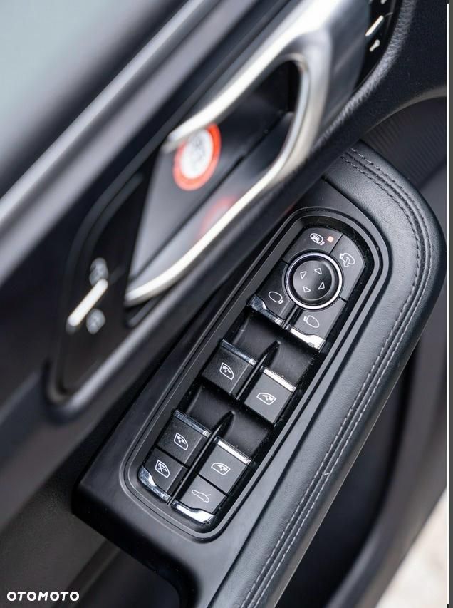 Porsche Macan - 16