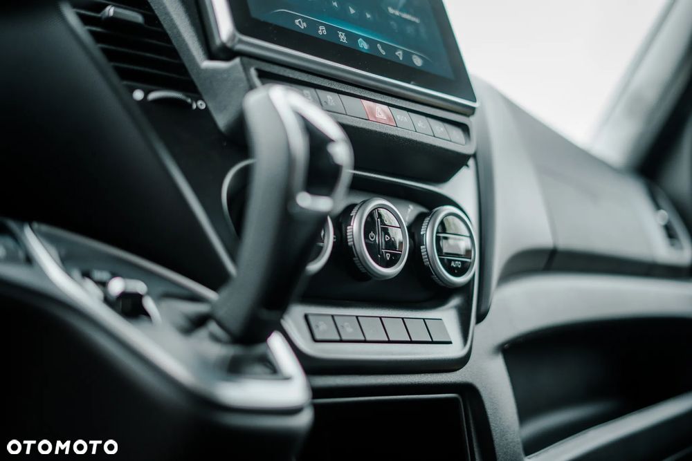 Iveco Daily 35S18HA8 V H2 Furgon Automat 3.0 od ręki - 24