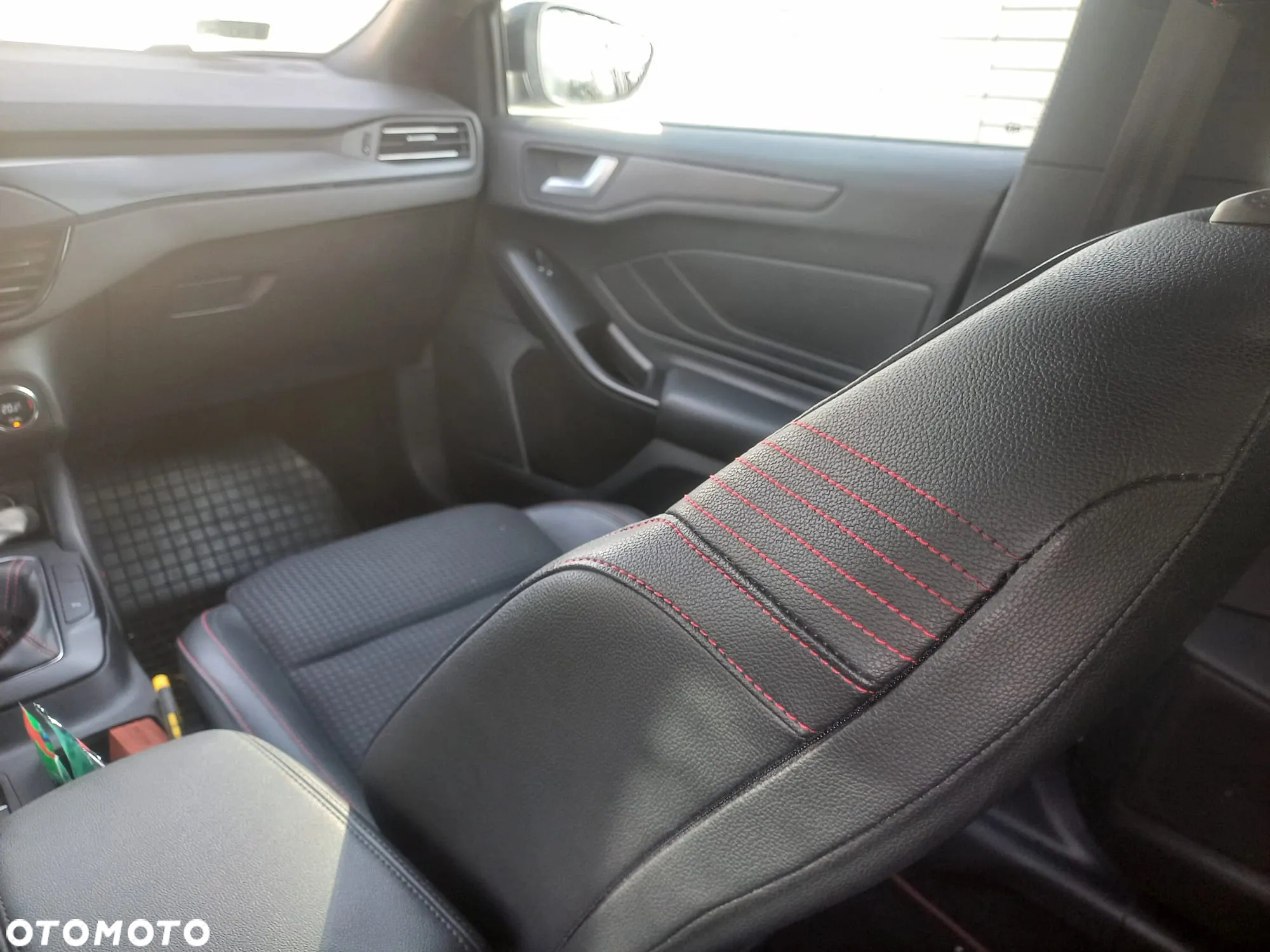 Ford Focus 1.0 EcoBoost ST-Line - 35