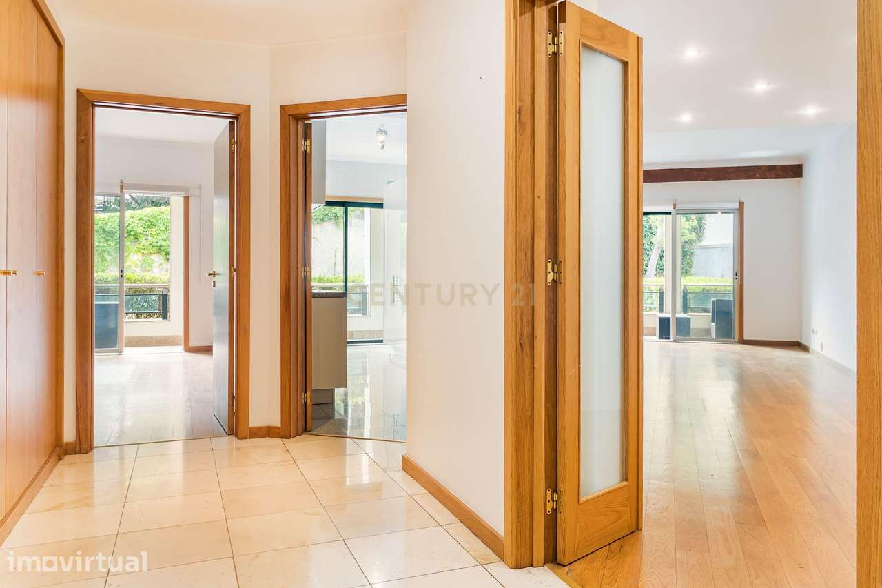 Apartamento T1 com segurança privada, piscina, garagem e arrecadação n - Grande imagem: 3/33