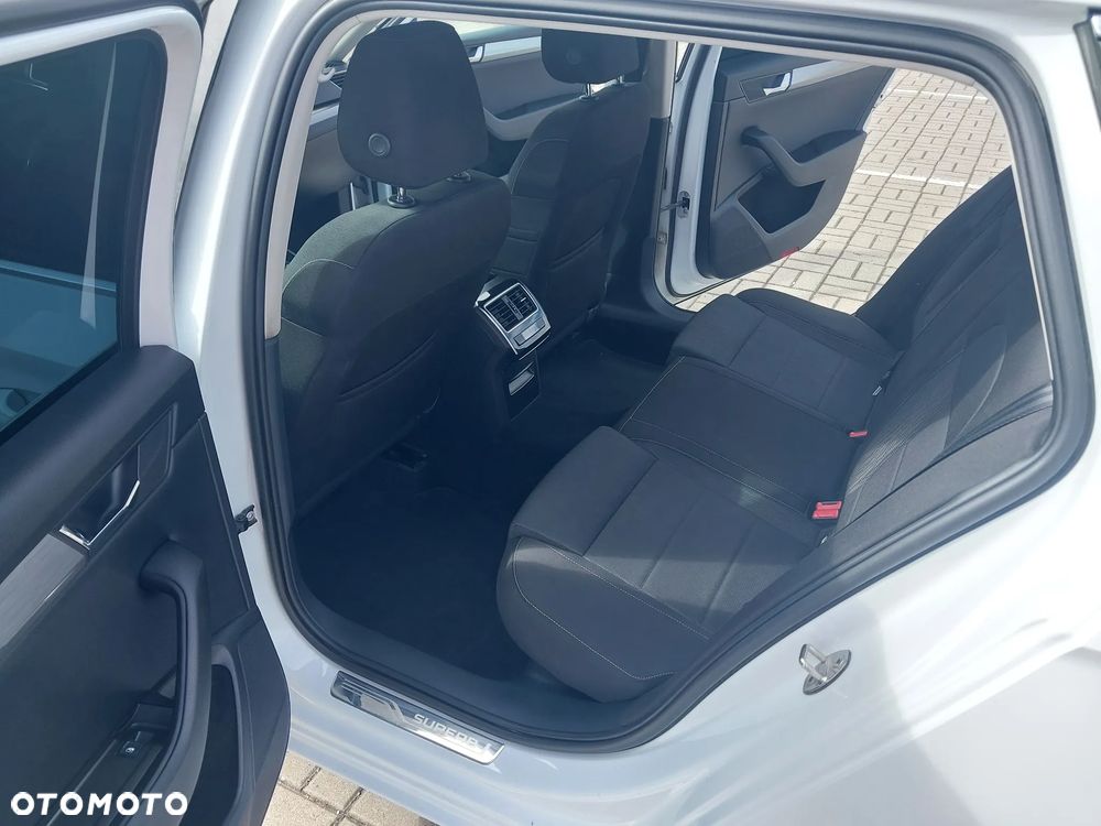 Skoda Superb 2.0 TDI Ambition DSG - 6
