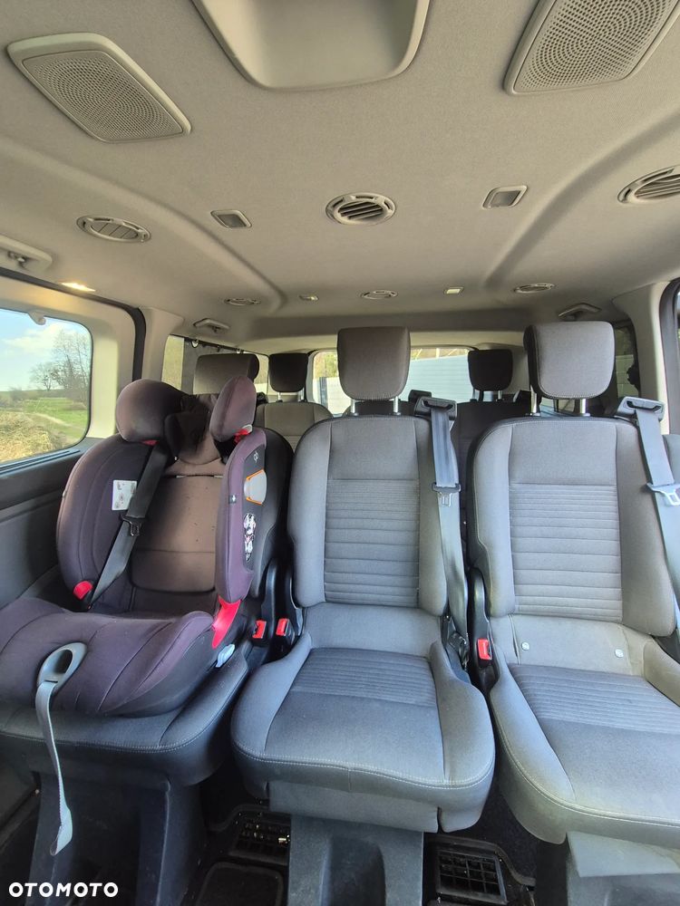 Ford Tourneo Custom - 12