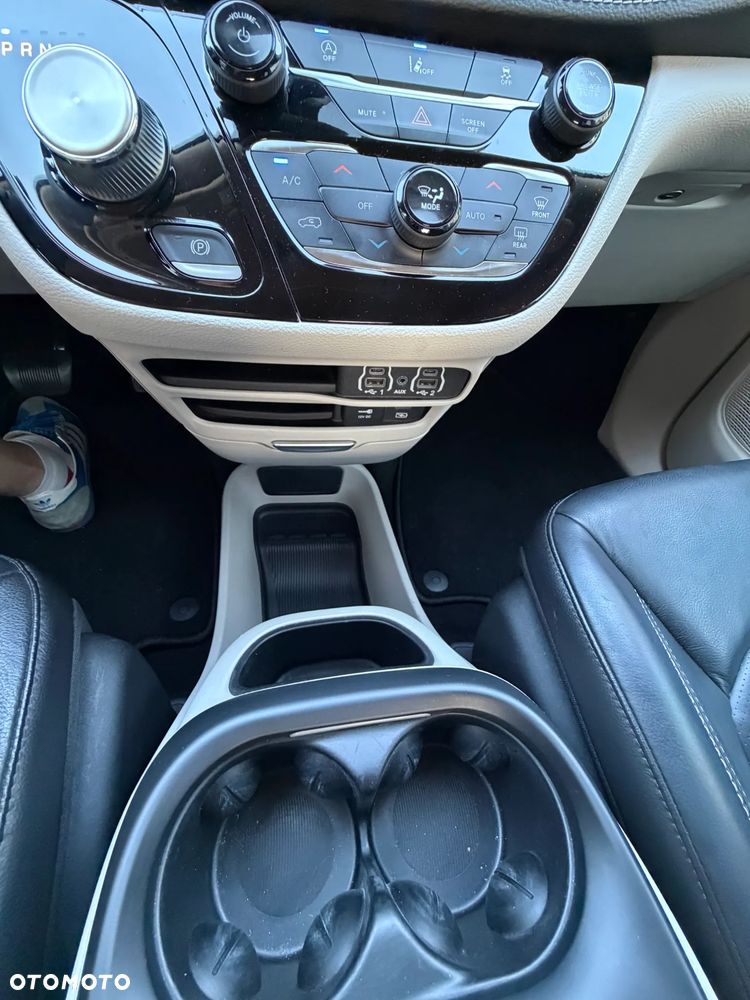 Chrysler Pacifica - 27